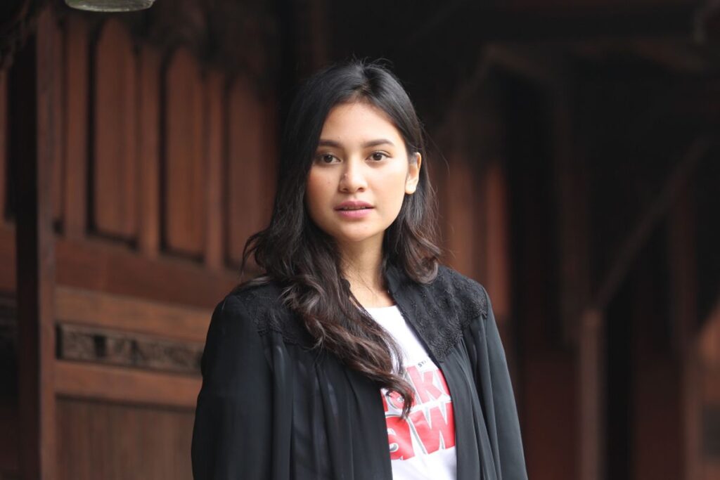 Indah Permatasari Saat Jajal Panggung Stand Up Comedy