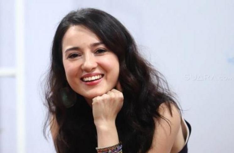 Fakta Menarik Julie Estelle yang Jarang Diketahui