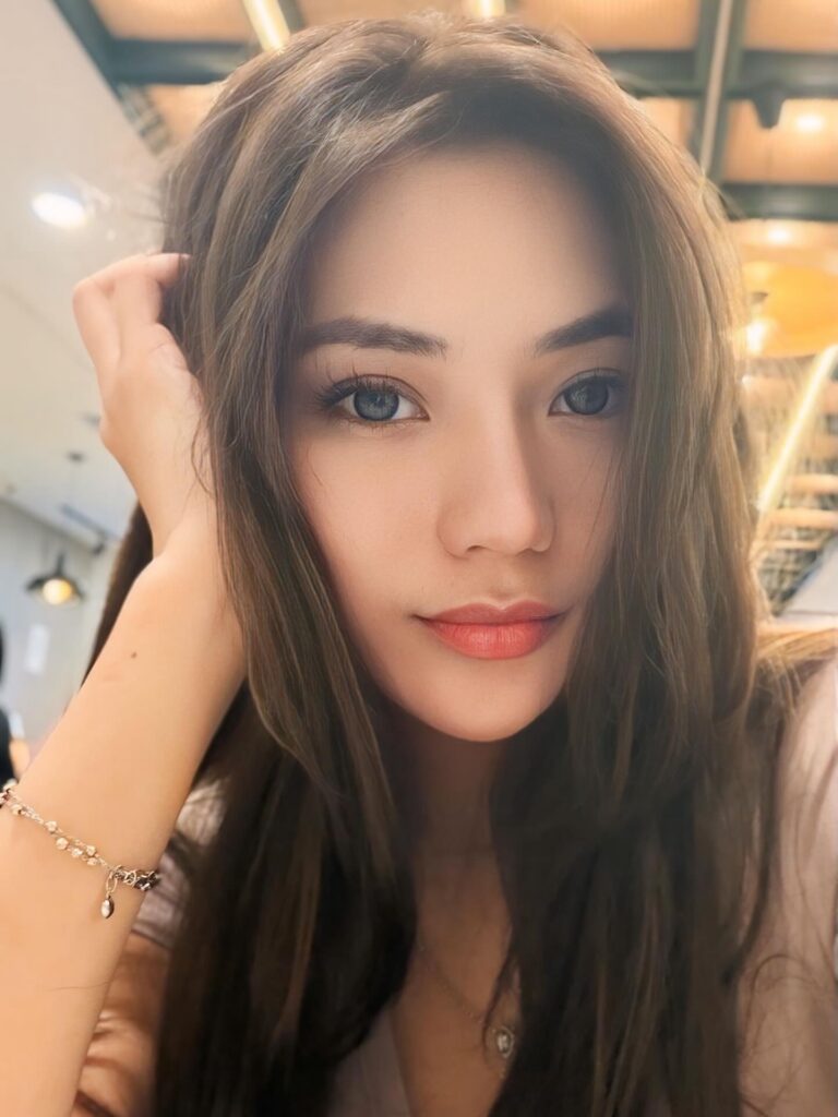 Biodata Lengkap Berlliana Lovell